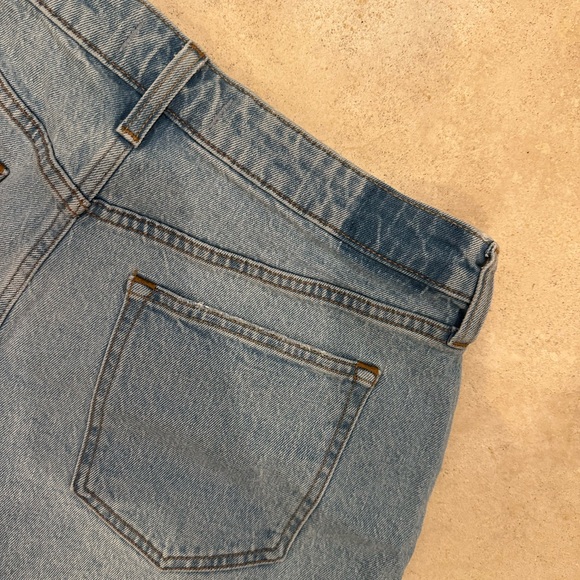 Abercrombie & Fitch Mid Rise A line Curve Love Shorts - Picture 3 of 3